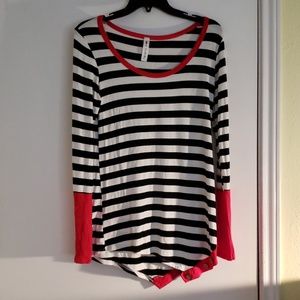 Vanilla bay black white and red asymmetrical